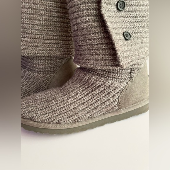 UGG Classic Cardy II Knit Boot Sherpa Winter
Warm Cozy Tall Button Chic - Picture 11 of 13